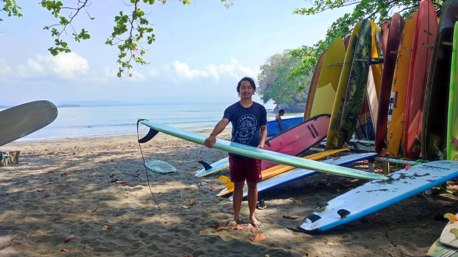 Tips pertama kali surfing di Batukaras